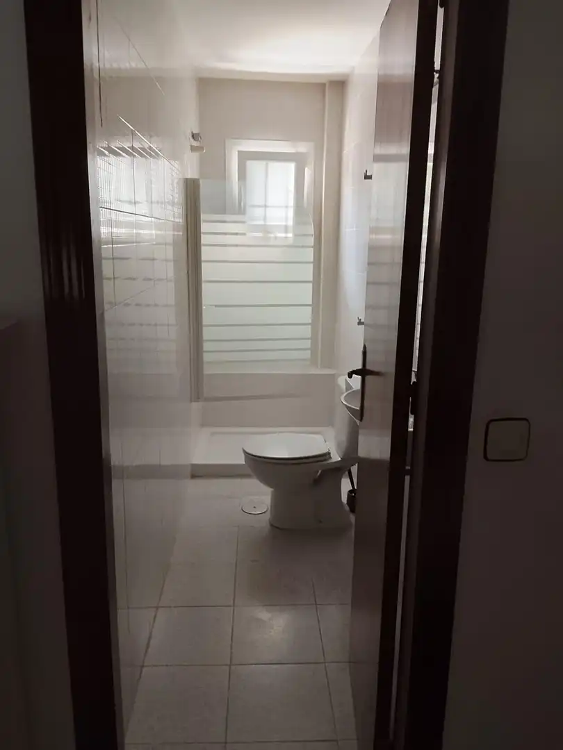 Bany de Casa adosada de lloguer en Córdoba amb Aire condicionat, Calefacció i Jardí privat