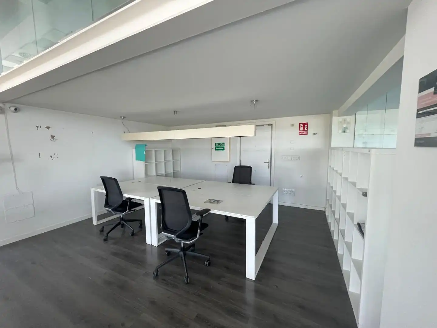 Büro zur Miete in Xirivella mit Klimaanlage, Heizung und Terrasse