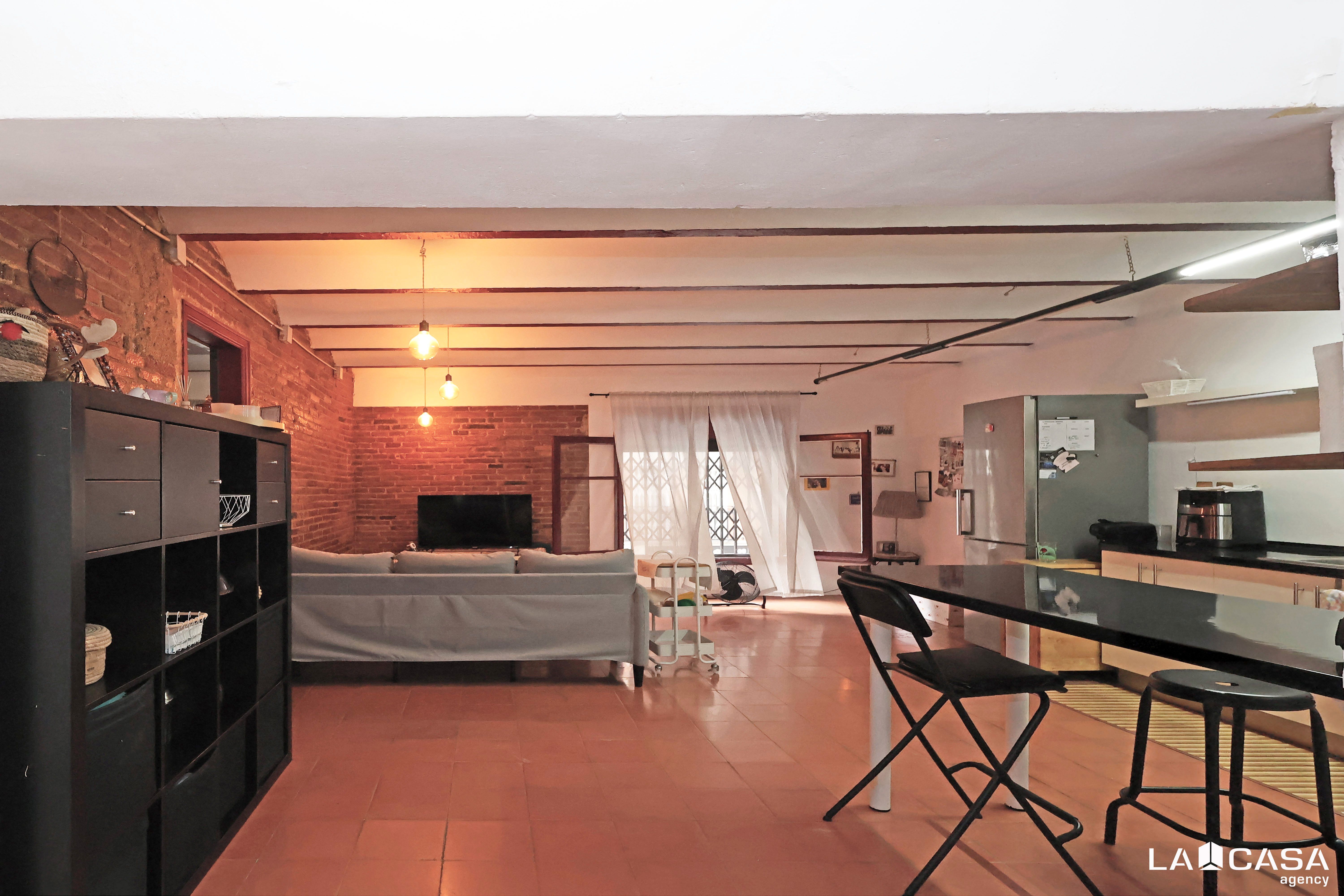 Living room of Duplex for sale in  Barcelona Capital  with Terrace and Storage room