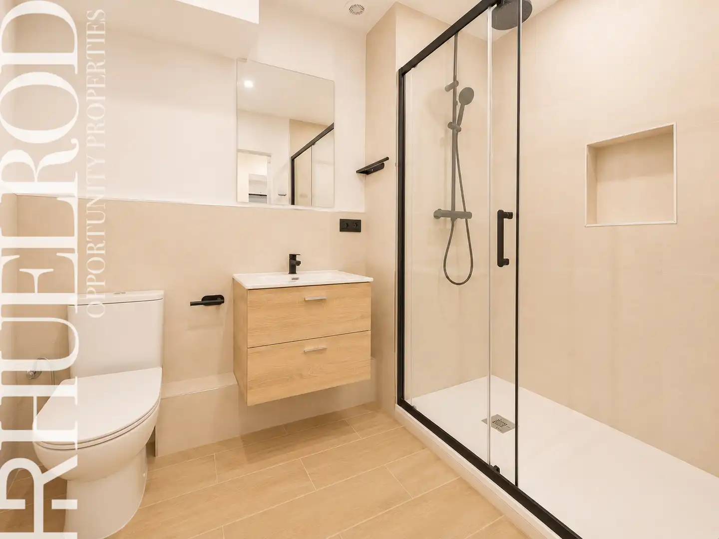Baño de Planta baja en venta en Granollers con Aire acondicionado, Parquet y Amueblado