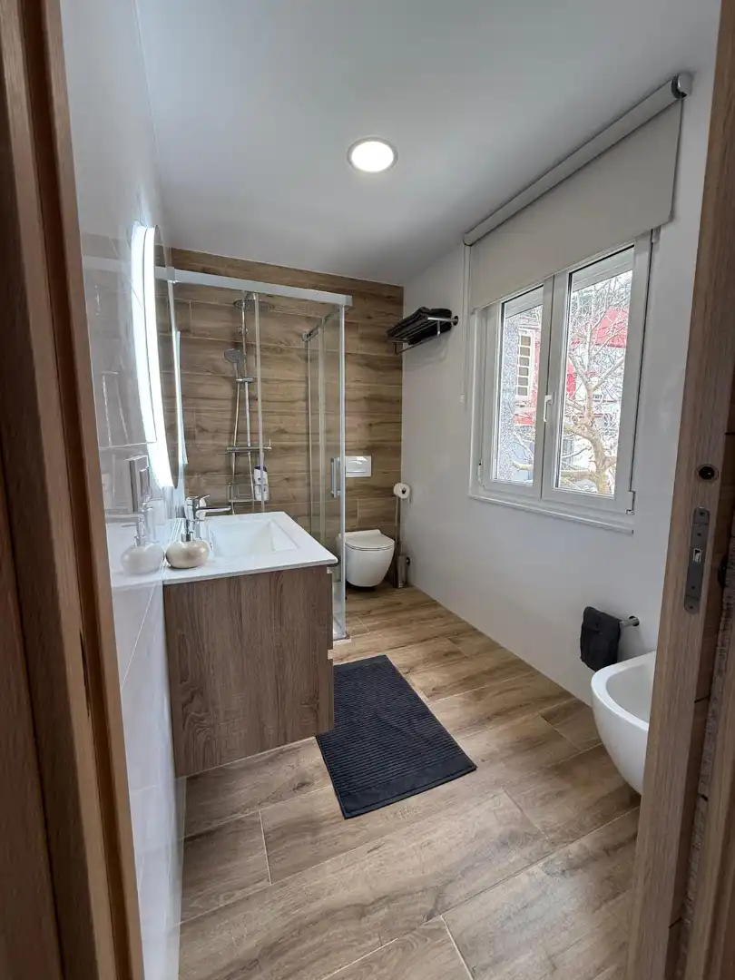 Bathroom of Flat for rent in Camariñas  with Heating, Parquet flooring and Furnished