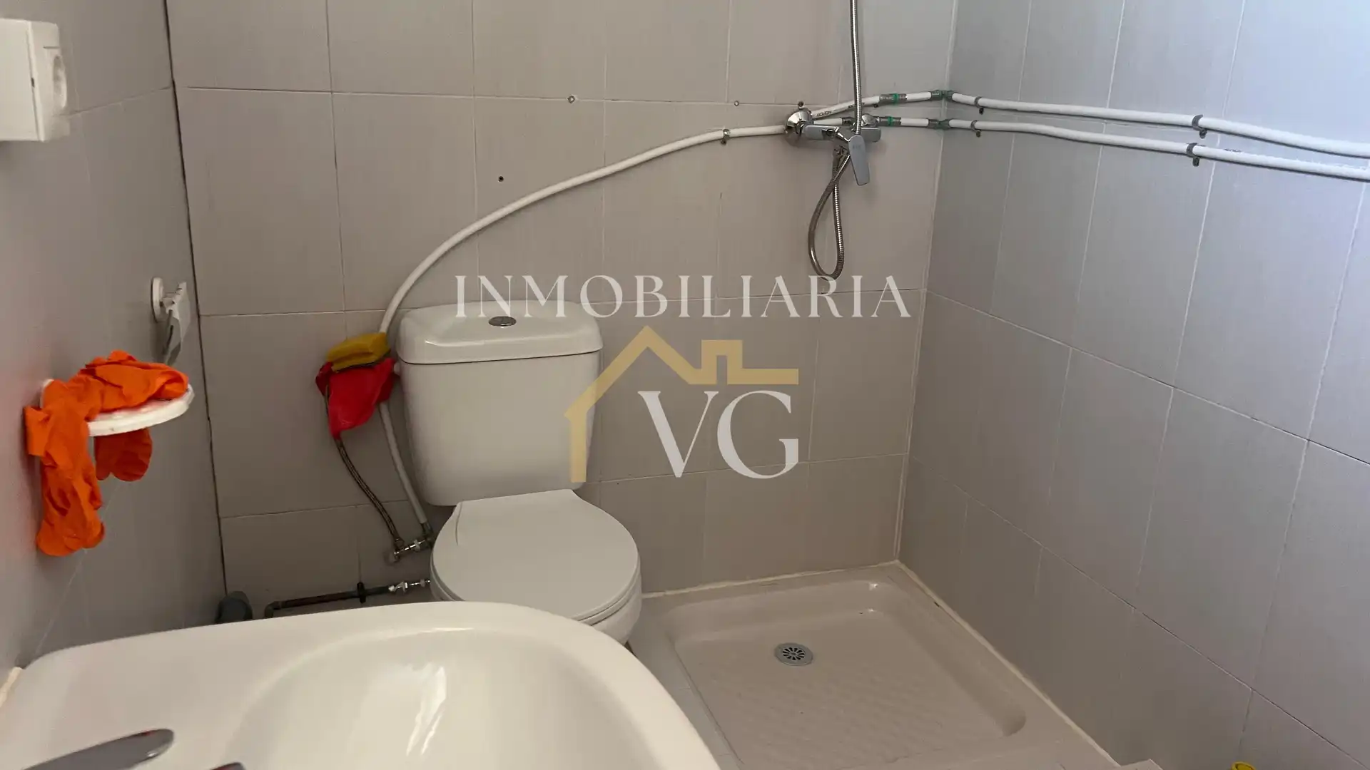 Badezimmer von Fabrikhallen zur Miete in Guillena