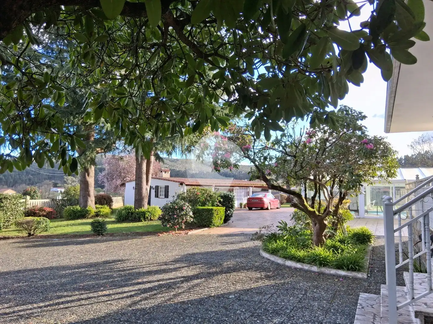 Vista exterior de Casa o xalet en venda en Abegondo amb Jardí privat i Traster
