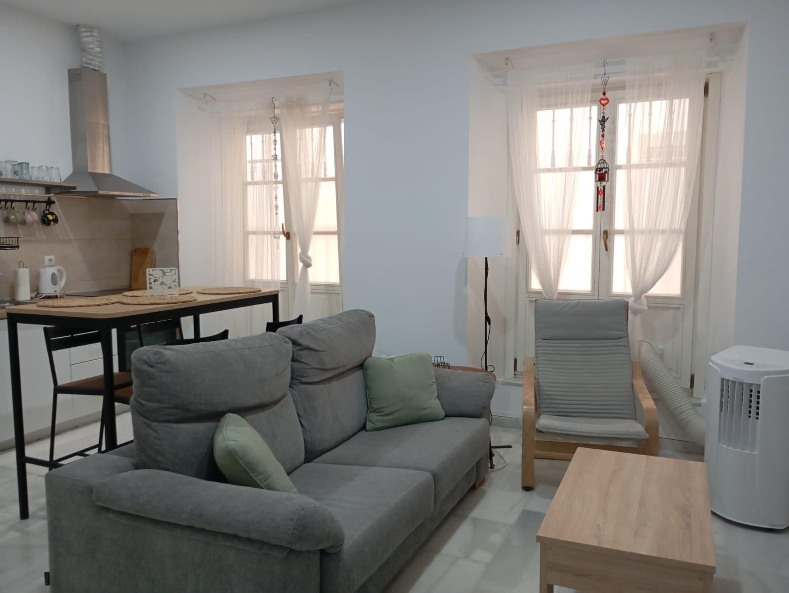 Sala d'estar de Apartament en venda en  Cádiz Capital