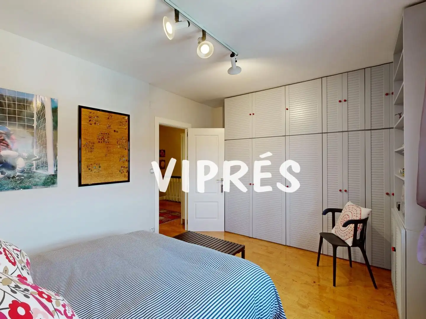 Habitación de Casa adosada en venta en Mérida con Calefacción