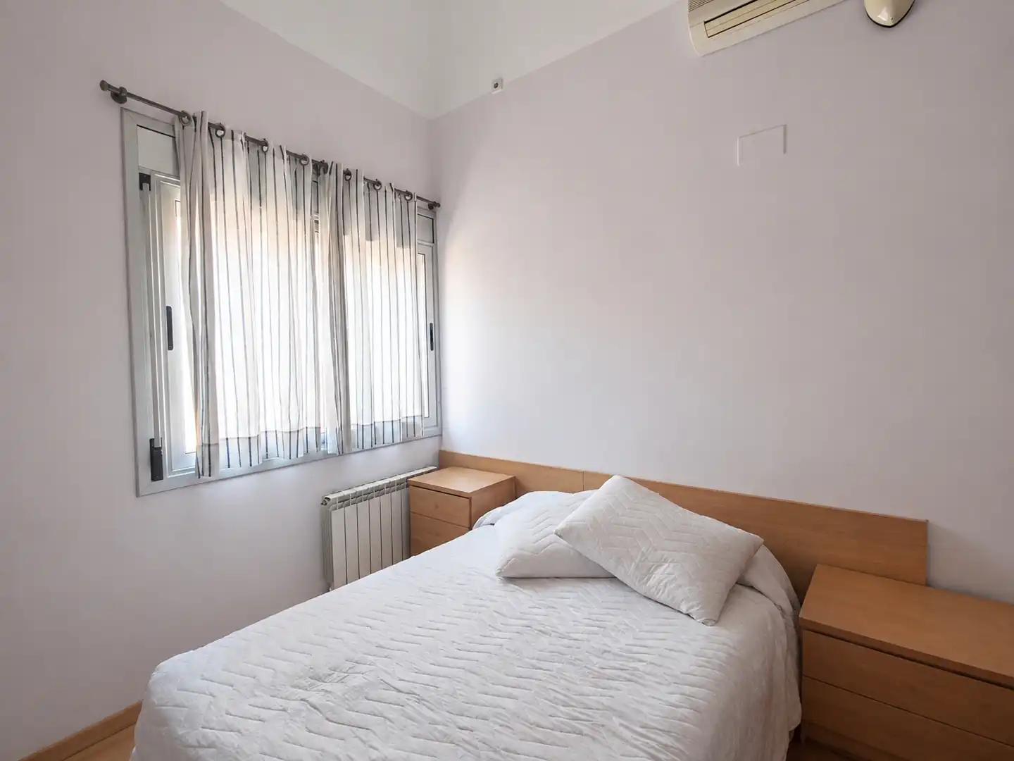 Schlafzimmer von Maisonette zum Verkauf in Barcelona mit Klimaanlage und Heizung