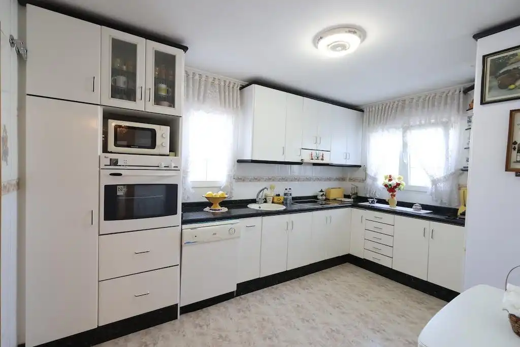 Detached house with pool for sale in Calle LOS PIRINEOS, imagen 4