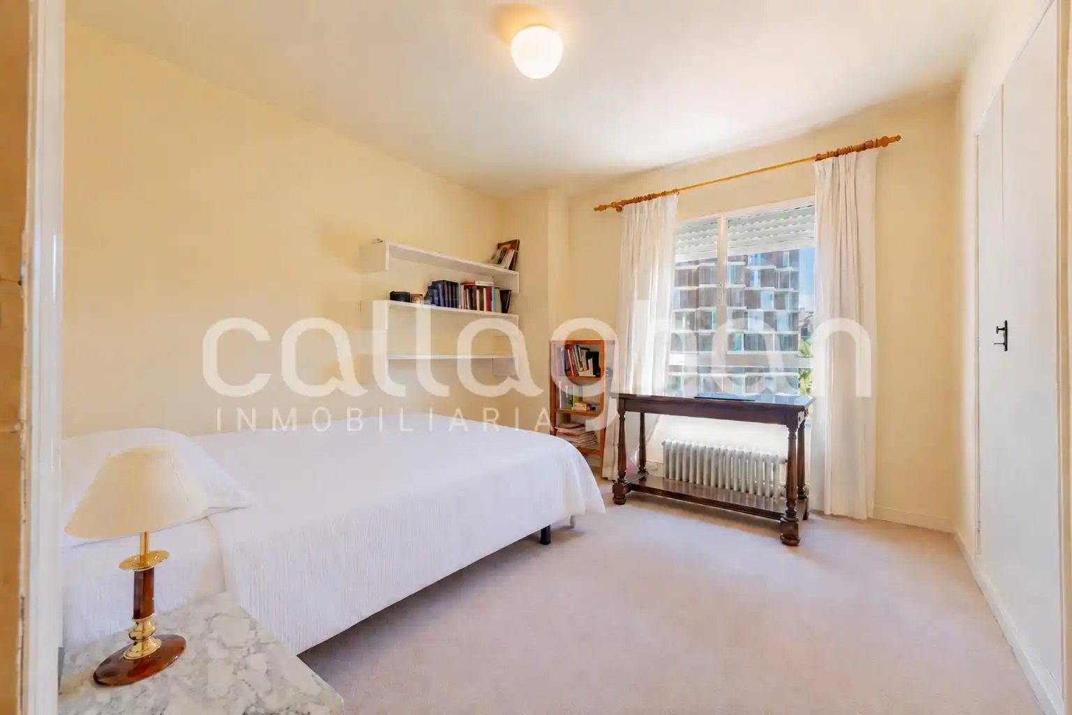 Bedroom of Flat for sale in Valencia  with Air Conditioner, Heating and Terrace