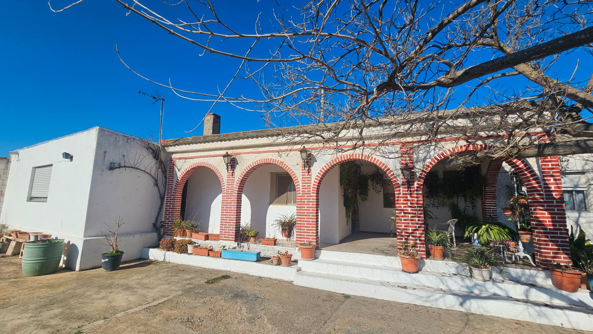 Vista exterior de Casa o xalet en venda en  Zaragoza Capital amb Calefacció, Jardí privat i Piscina