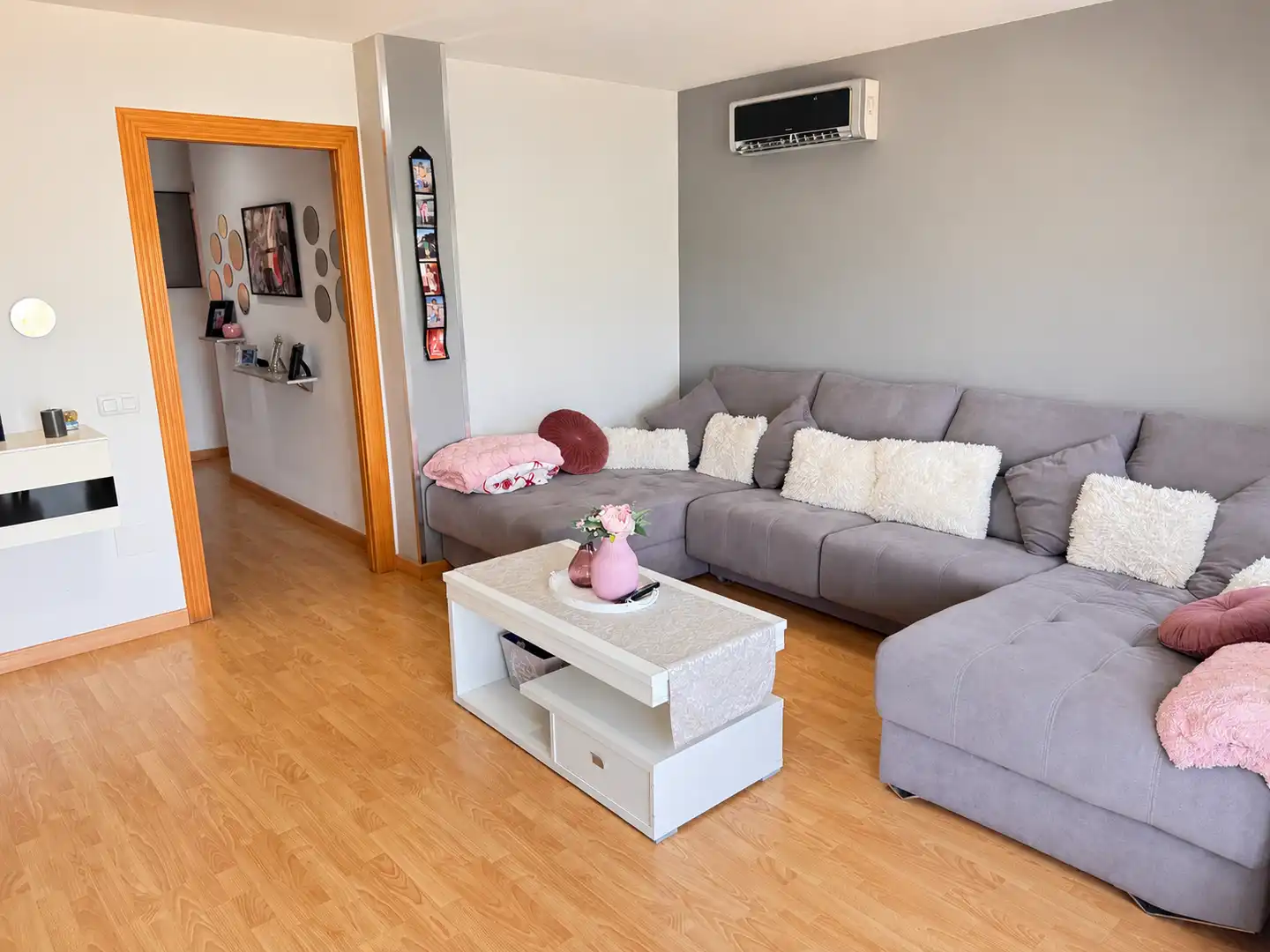 Sala d'estar de Casa adosada en venda en Roquetas de Mar amb Aire condicionat, Terrassa i Traster