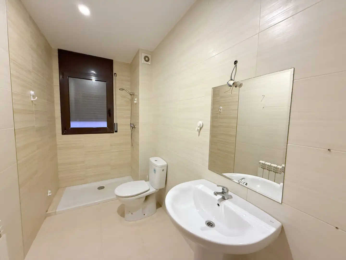 Baño de Casa adosada en venta en Banyeres del Penedès con Calefacción, Jardín privado y Terraza