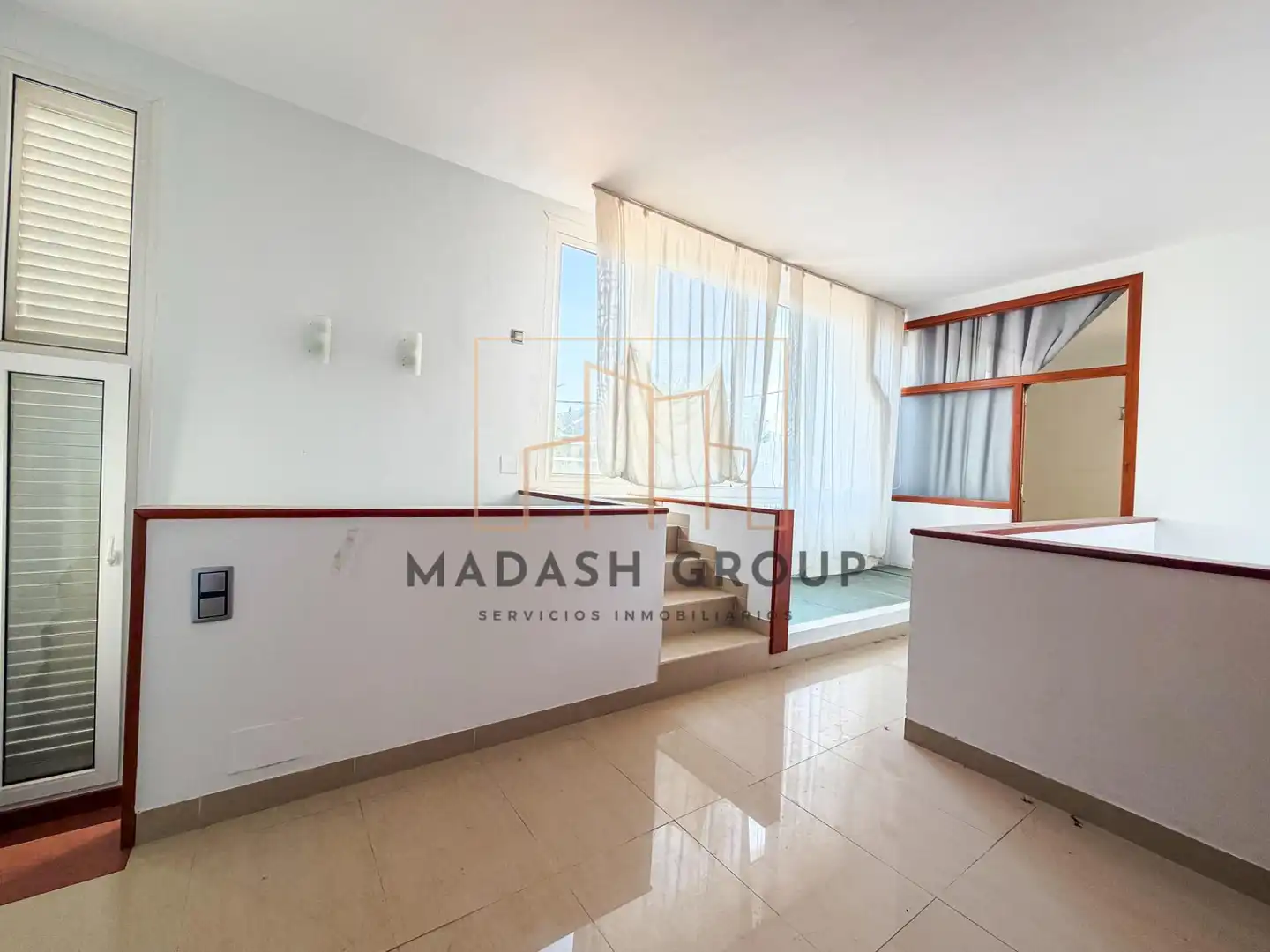 Casa con terrazza in vendita a Carrer ROGER, imagen 3