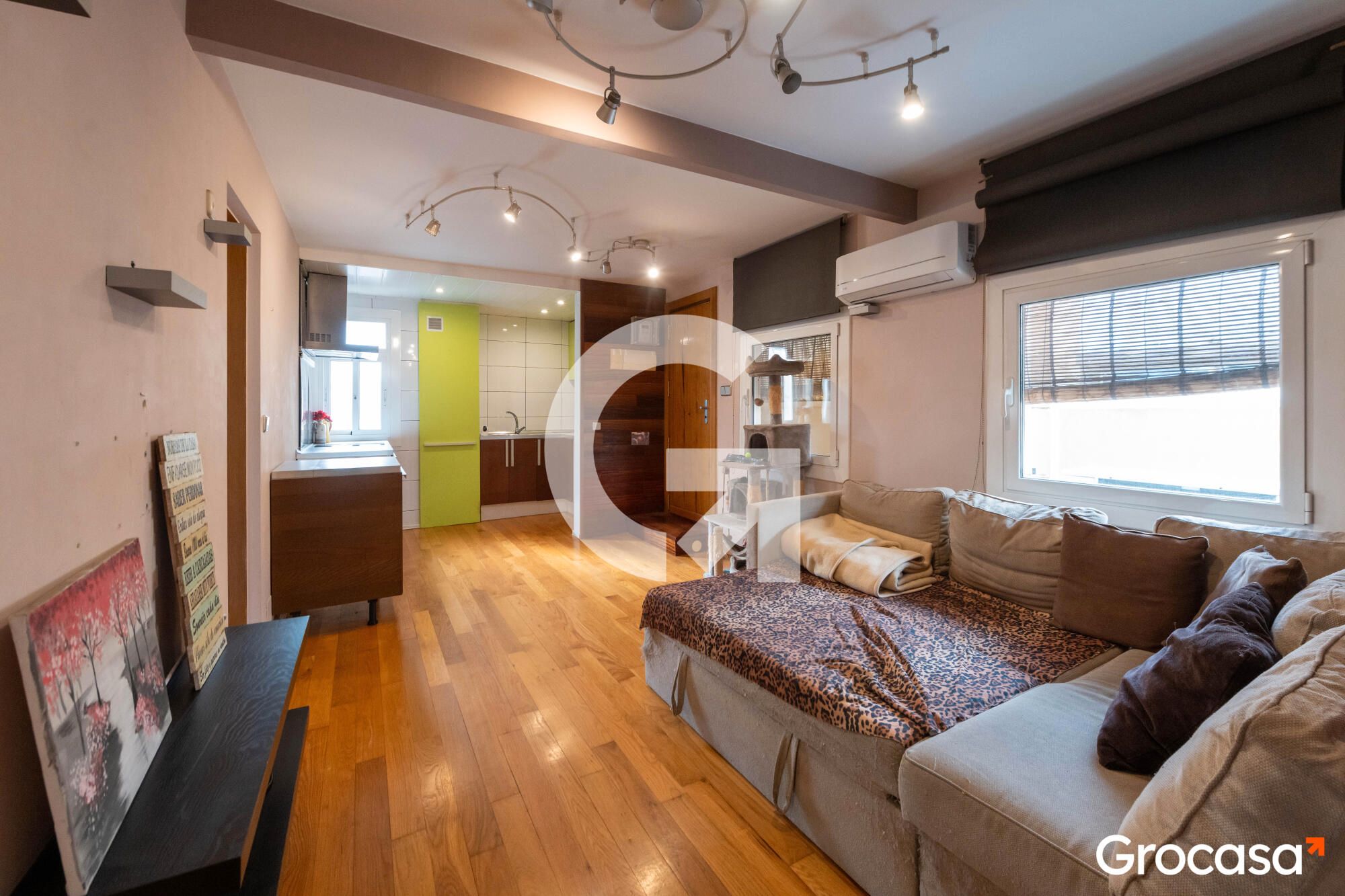 Exterior view of Flat for sale in Santa Coloma de Gramenet  with Air Conditioner, Oven and Washing machine