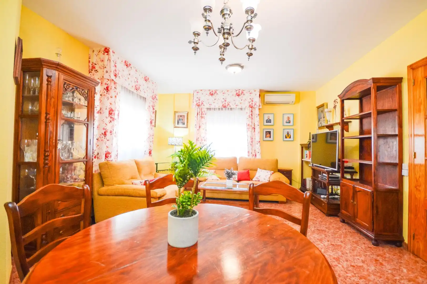 Wohnzimmer von Einfamilien-Reihenhaus zum Verkauf in Almería mit Klimaanlage und Abstellraum