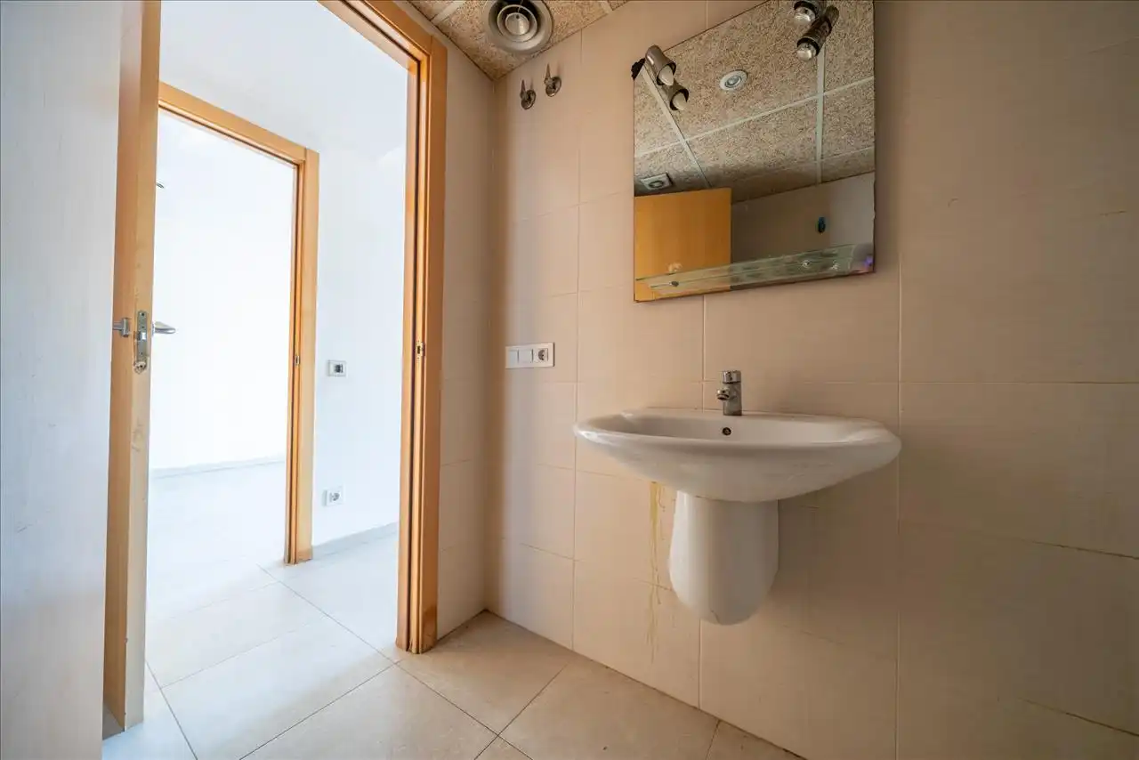 Baño de Piso en venta en Celrà con Balcón