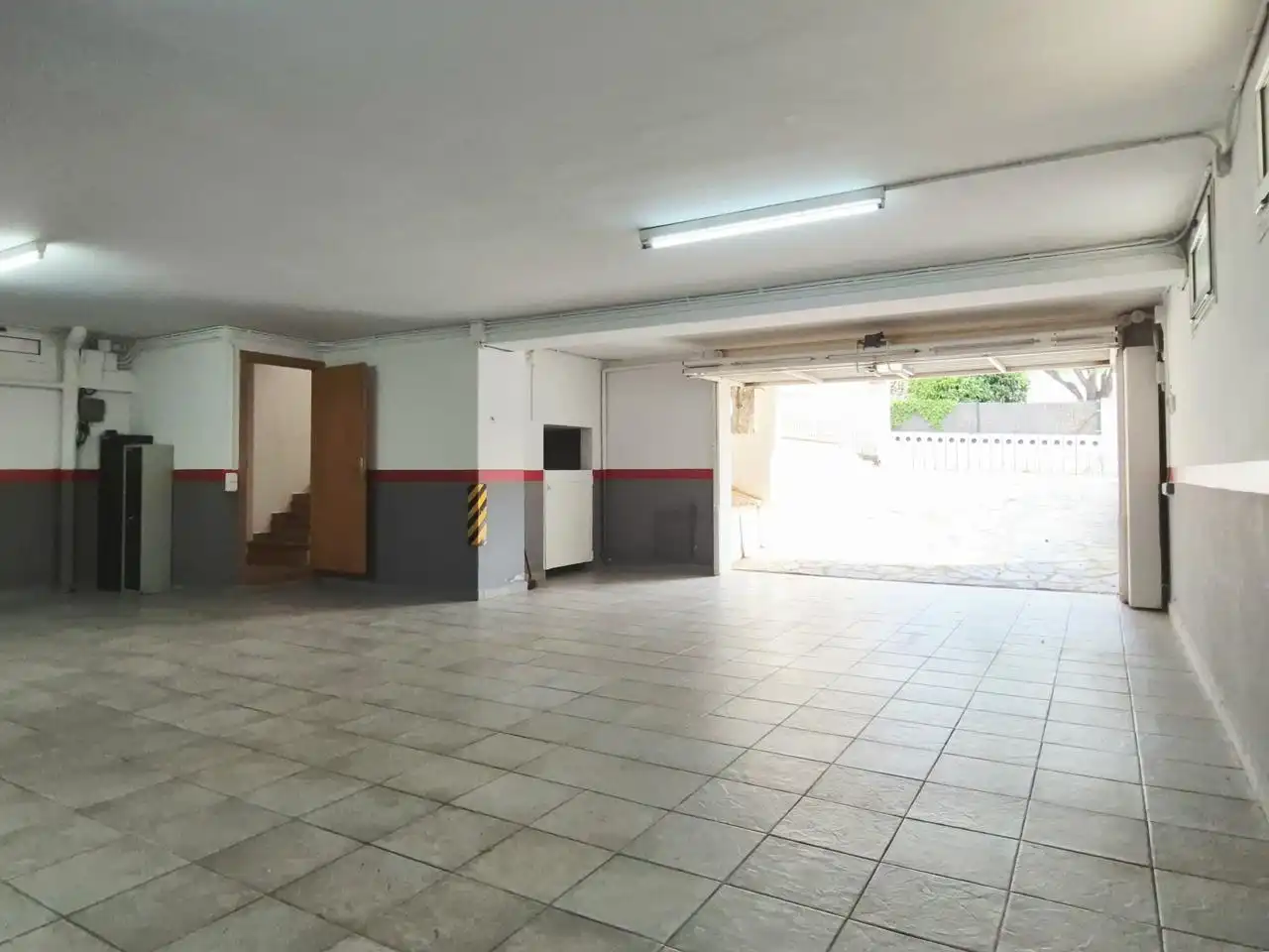 Aparcament de Casa o xalet en venda en Matadepera amb Aire condicionat, Jardí privat i Terrassa