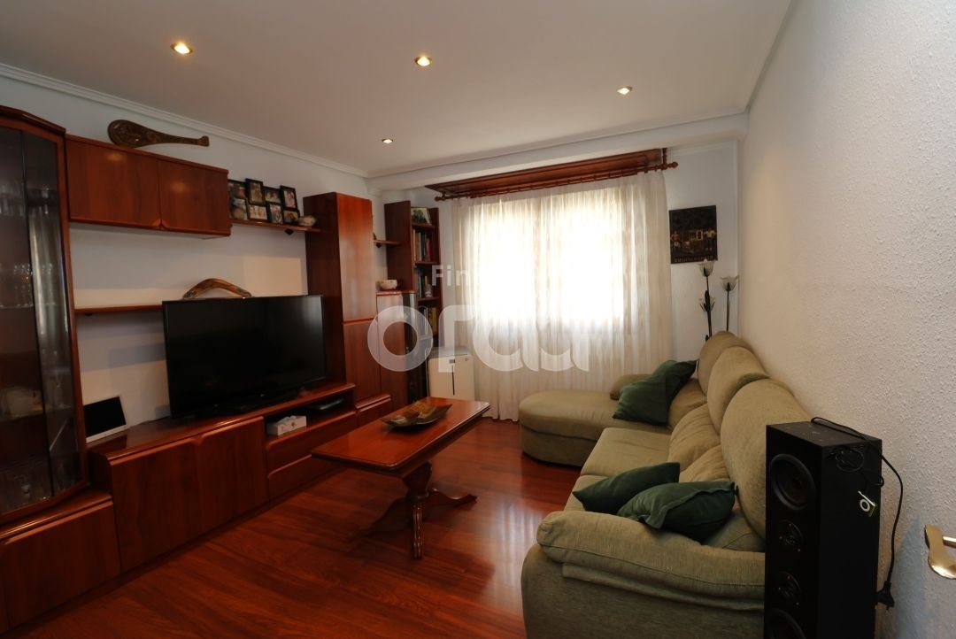 Bedroom of Flat for sale in Santurtzi 