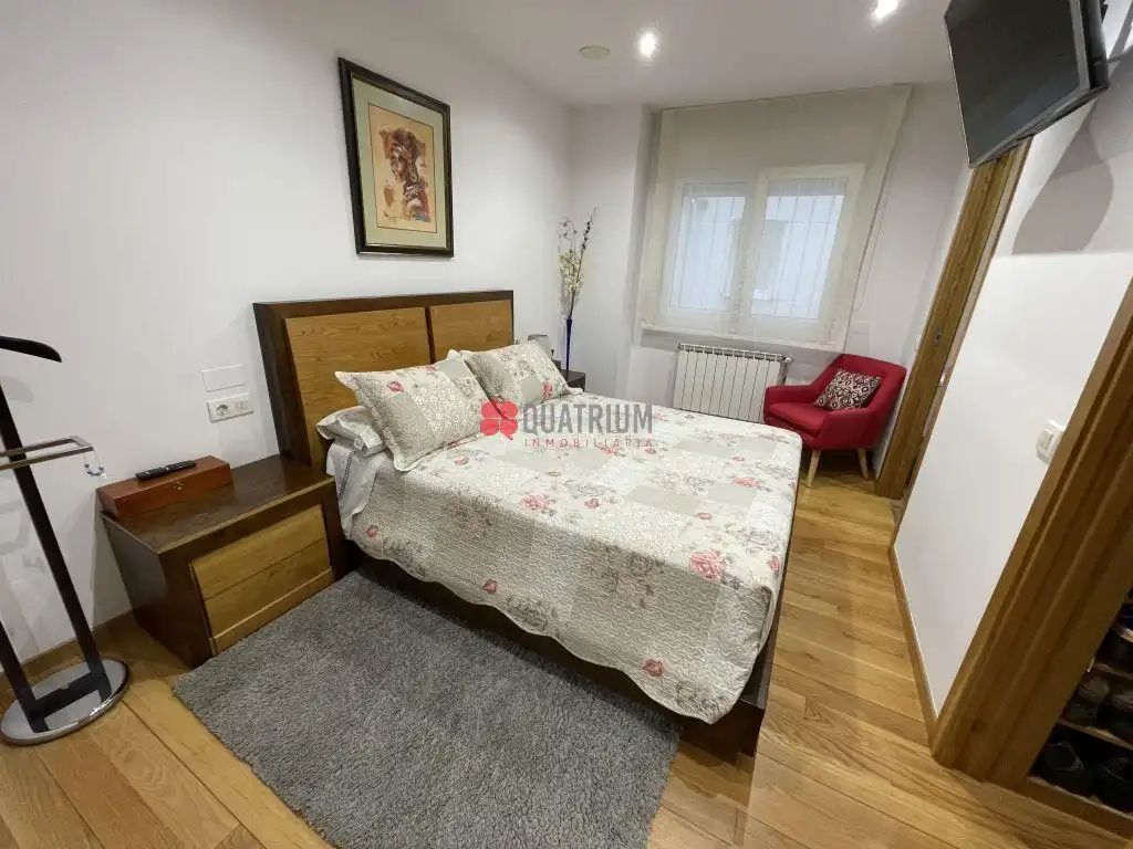 Appartamento con terrazza in vendita a Avenida Rosalía de Castro, imagen 5