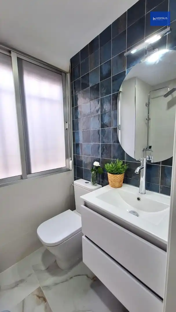 Baño de Estudio de alquiler en Sevilla con Aire acondicionado, Calefacción y Amueblado
