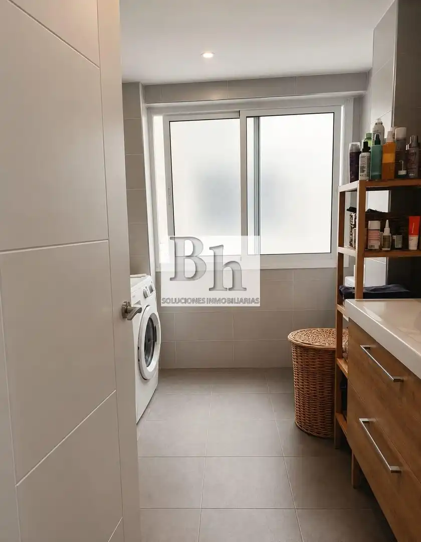 Baño de Piso en venta en Málaga con Aire acondicionado