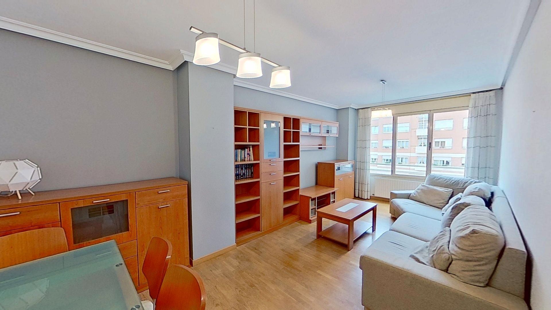 Sala d'estar de Pis en venda en Gijón  amb Calefacció, Parquet i Traster