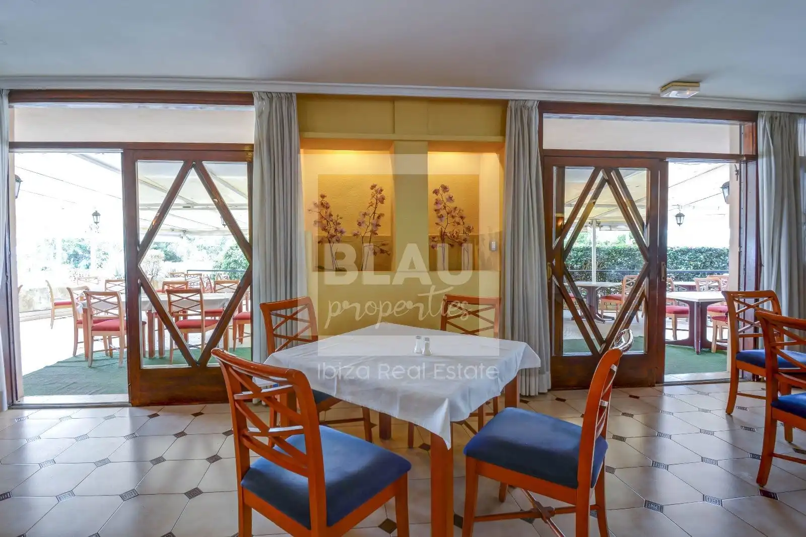 Local en venta en Sant Josep de sa Talaia con Aire acondicionado, Terraza y Amueblado