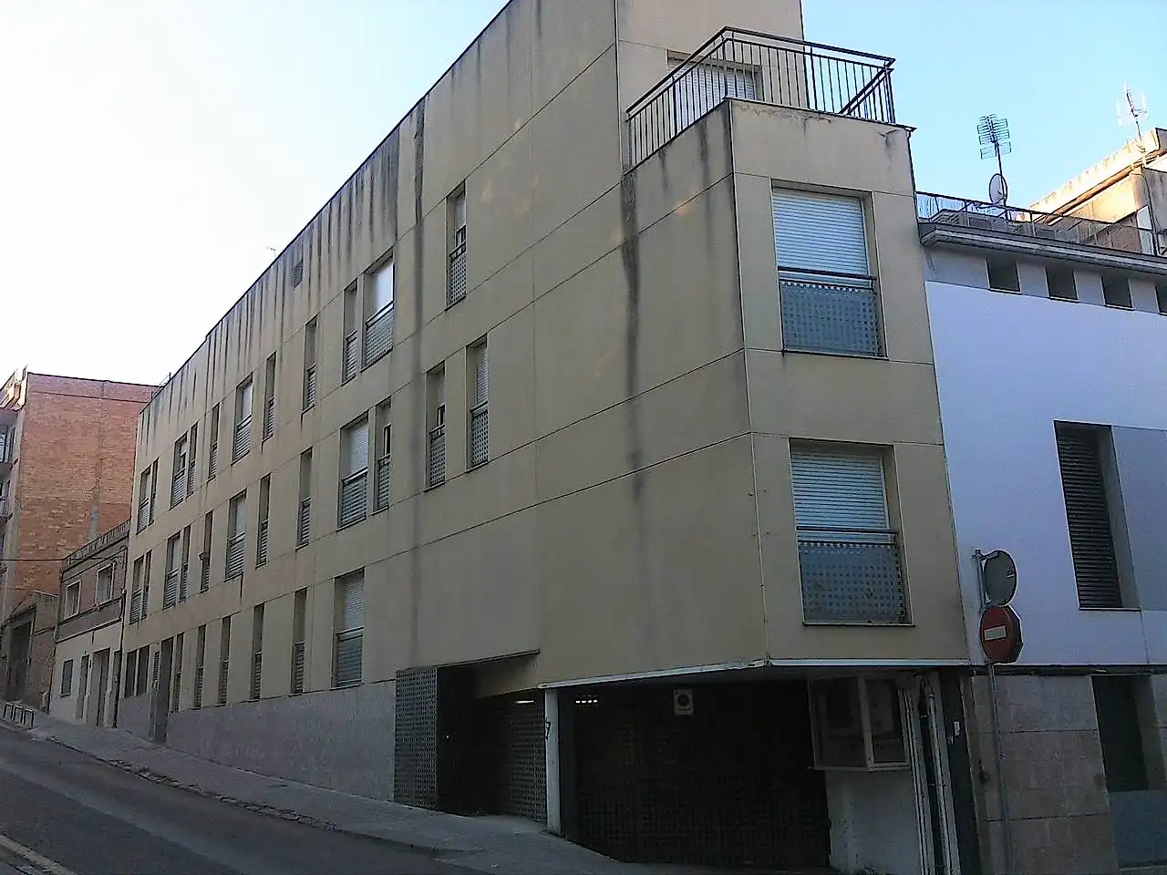 Vista exterior de Local en venta en Sant Boi de Llobregat