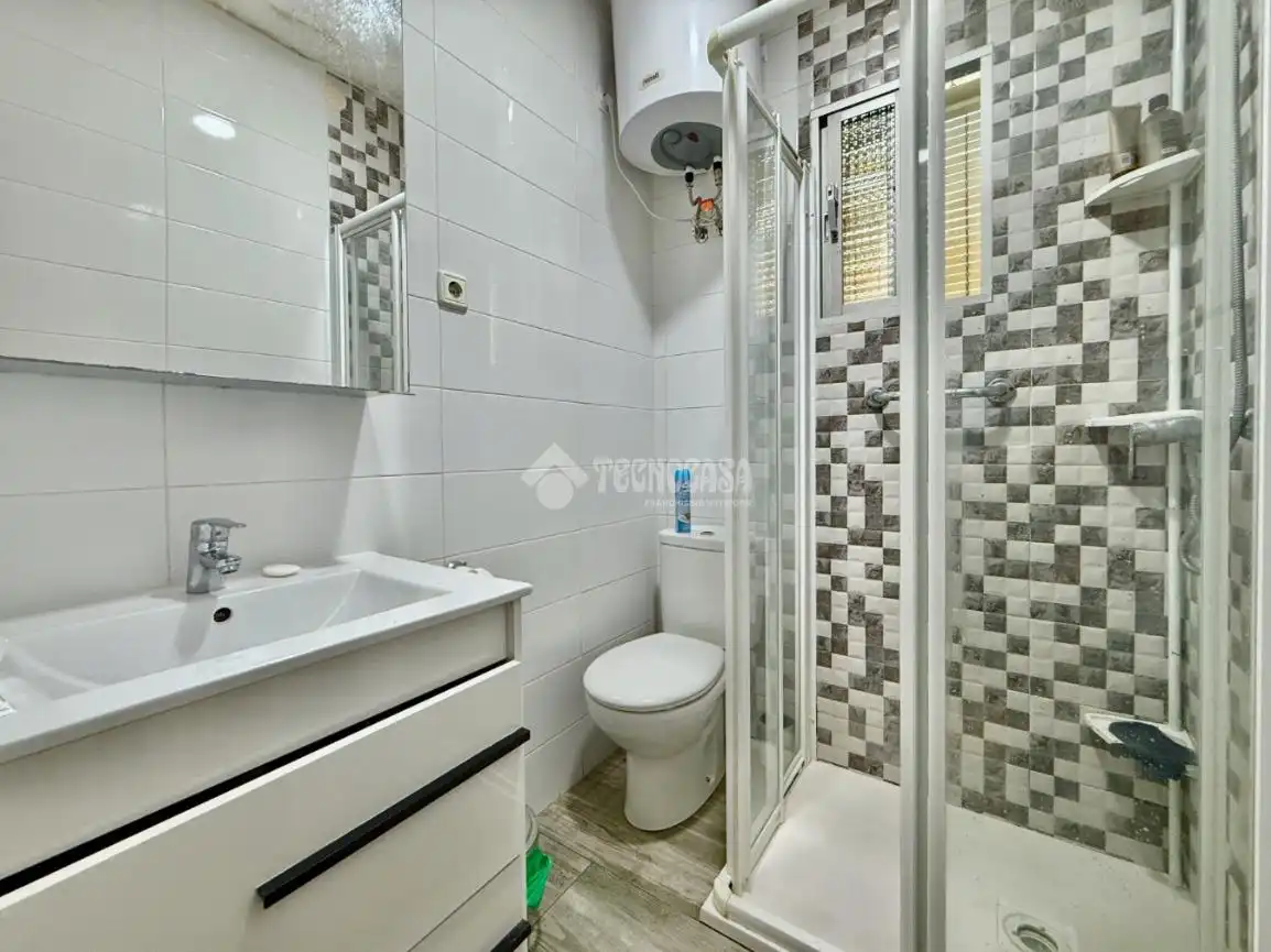 Badezimmer von Wohnung zum Verkauf in Alcalá de Henares mit Klimaanlage und Heizung