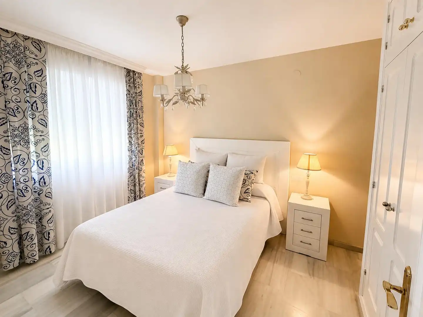 Habitación de Piso de alquiler en Almuñécar con Amueblado, Balcón y Piscina comunitaria