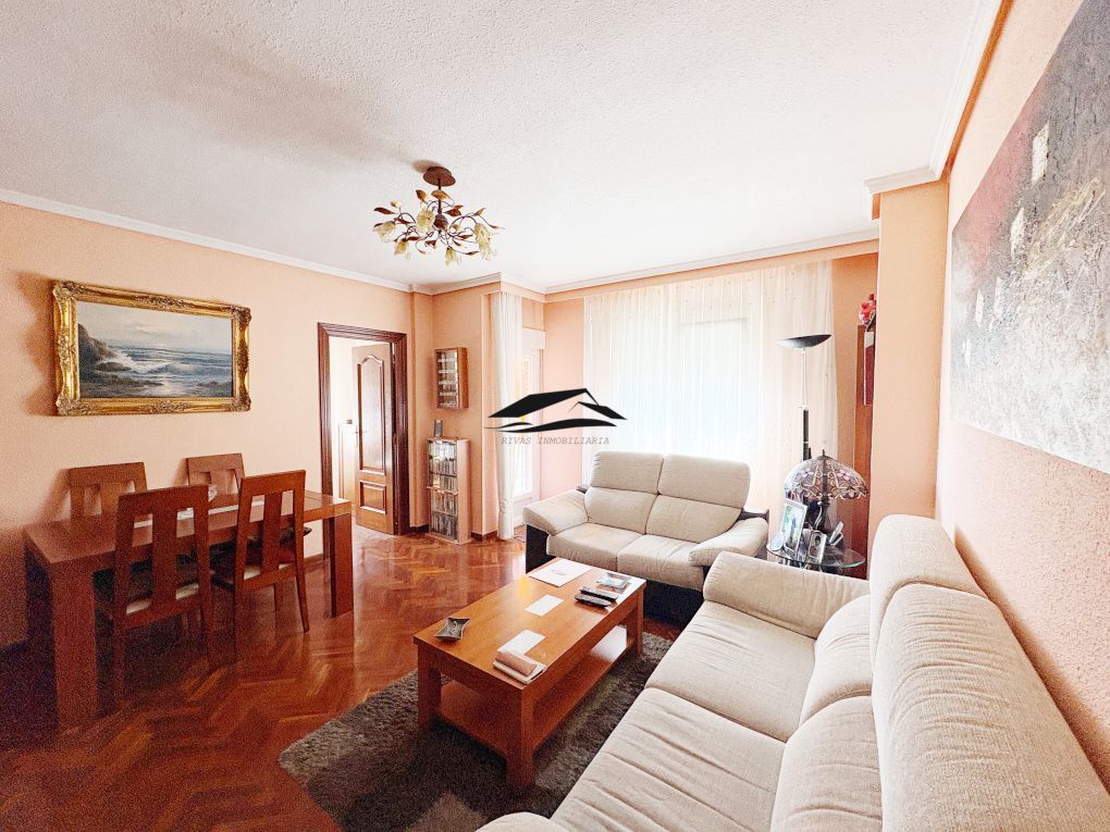 Sala d'estar de Pis en venda en Salamanca Capital amb Calefacció, Moblat i Balcó