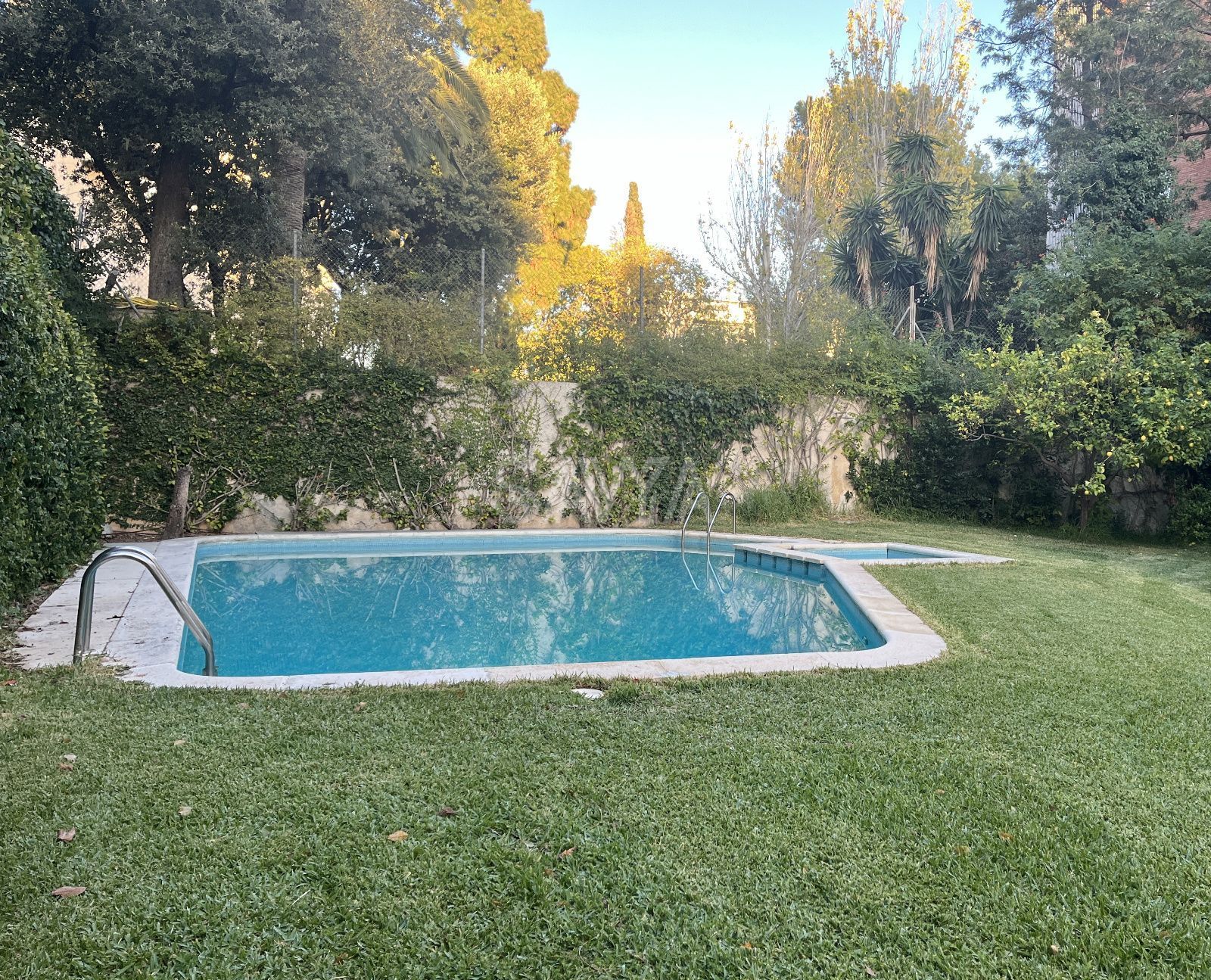 Swimming pool of Duplex to rent in  Barcelona Capital  with Air Conditioner, Heating and Terrace
