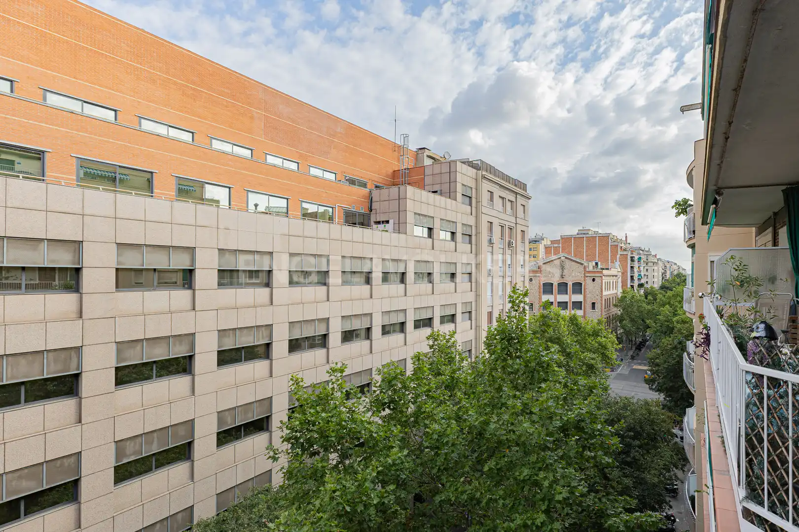 Vista exterior de Pis en venda en Barcelona amb Aire condicionat, Calefacció i Balcó