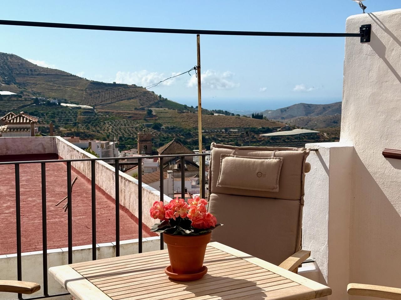 Exterior view of House or chalet for sale in Ítrabo  with Terrace and Furnished