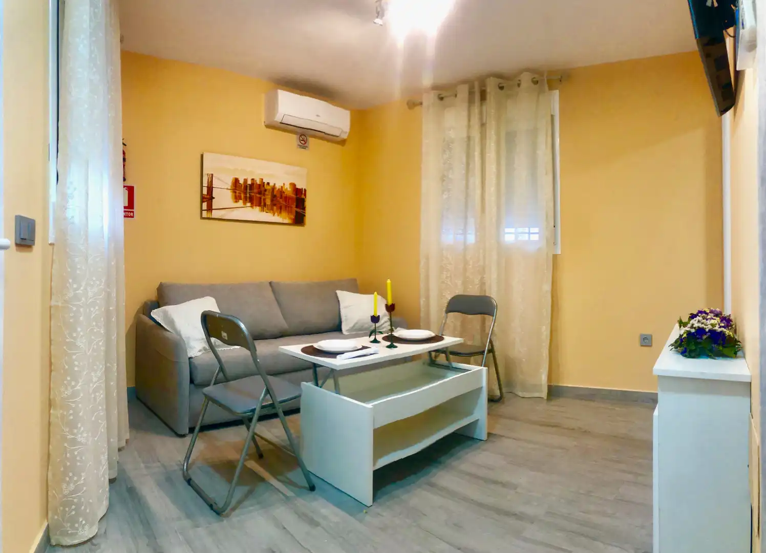 Sala d'estar de Apartament de lloguer en Trujillo amb Aire condicionat, Calefacció i Moblat