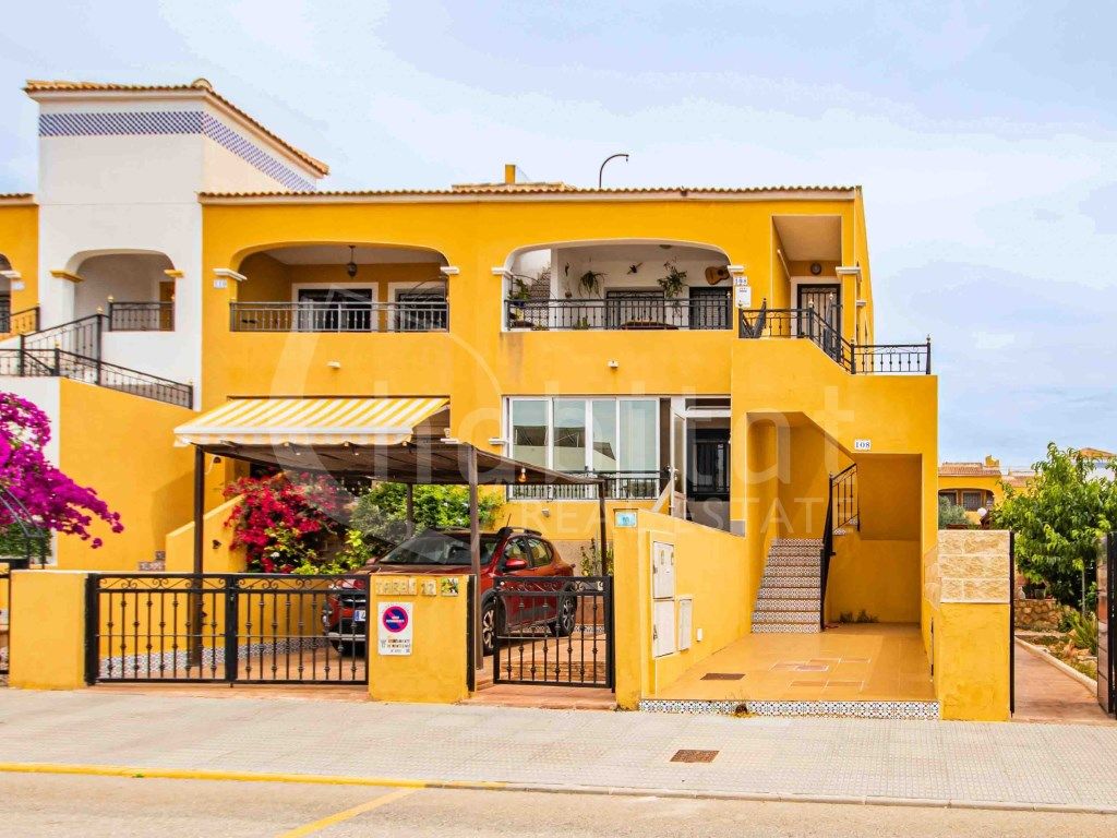 Vista exterior de Apartament en venda en Los Montesinos amb Aire condicionat, Jardí privat i Piscina comunitària