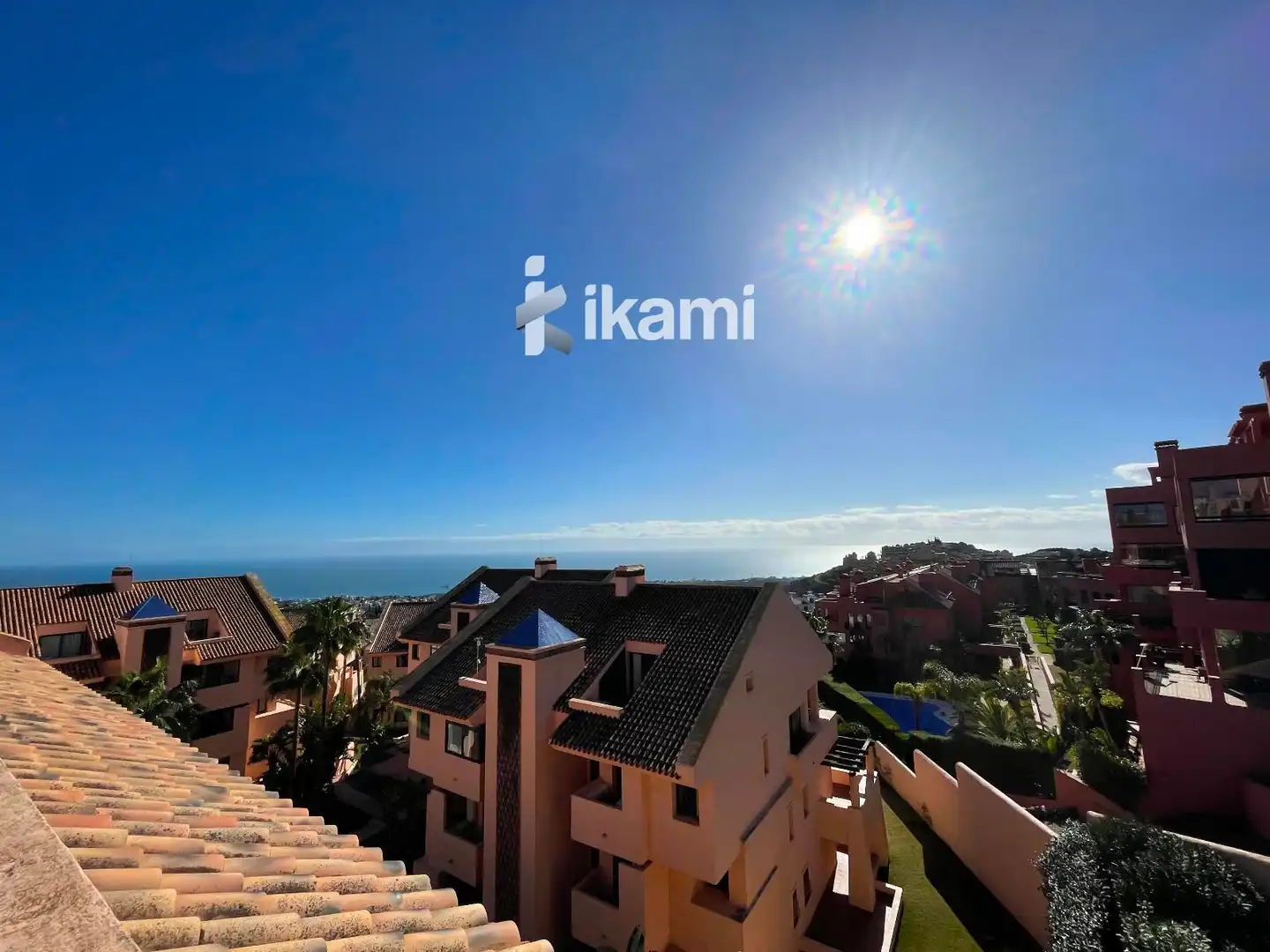 Vista exterior de Àtic en venda en Mijas amb Aire condicionat, Terrassa i Piscina