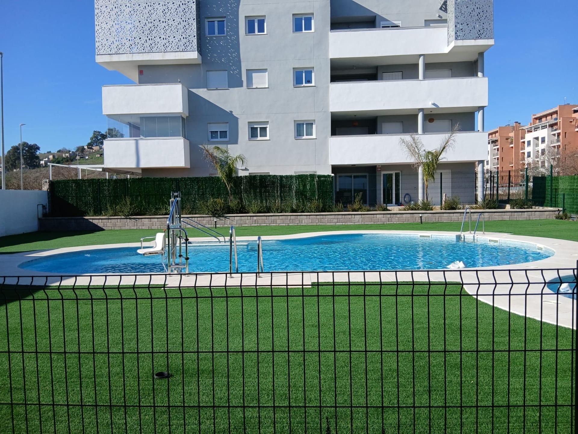 Piscina de Àtic de lloguer en Camas amb Aire condicionat, Jardí privat i Terrassa