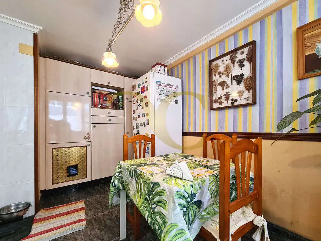 Cocina de Piso en venta en Gijón  con Calefacción, Jardín privado y Trastero