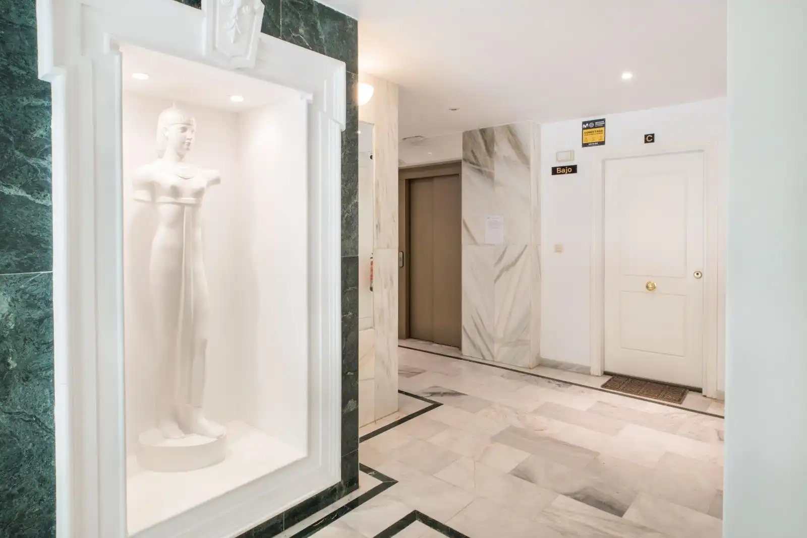 Flat for sale in Marbella  with Air Conditioner, Terrace and Furnished