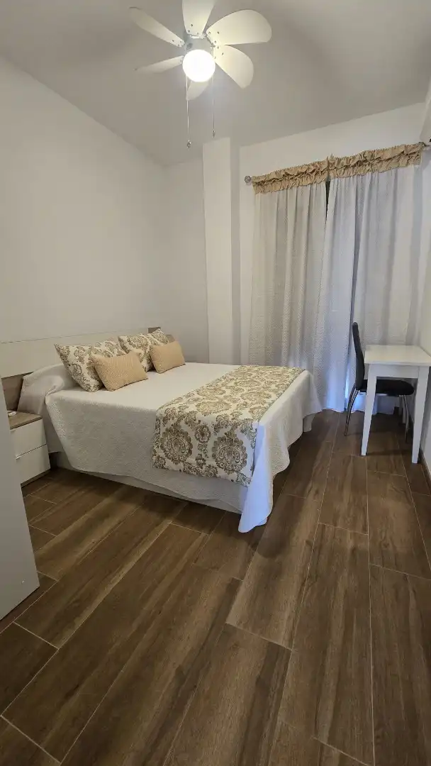 Dormitori de Casa adosada en venda en Úbeda amb Aire condicionat, Calefacció i Jardí privat