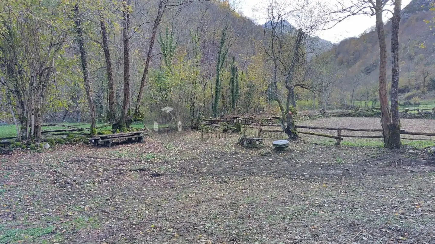 Garten von Country house zum Verkauf in Caso mit Heizung und Privatgarten