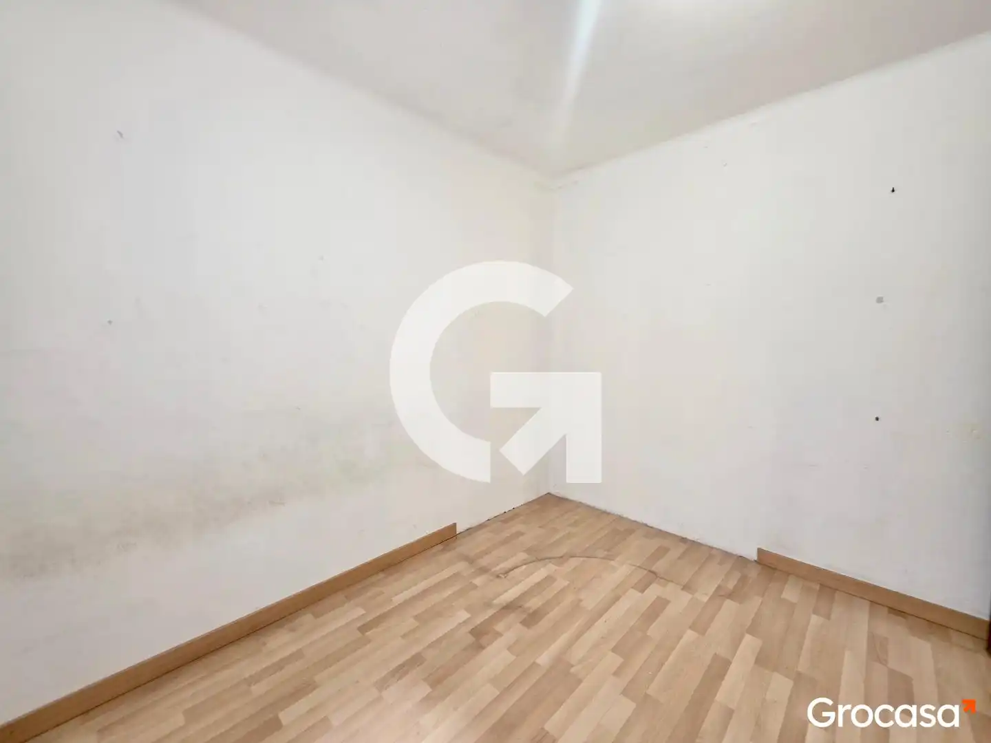 Flat for sale in Cornellà de Llobregat  with Air Conditioner, Heating and Oven