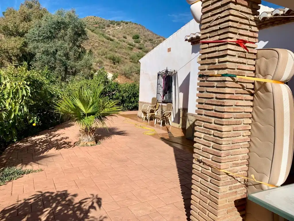 Vista exterior de Casa o xalet en venda en Viñuela amb Aire condicionat, Jardí privat i Terrassa