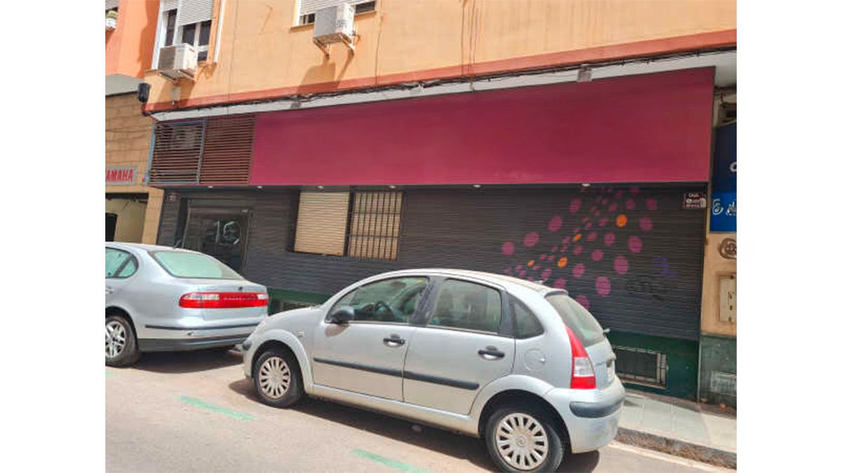 Vista exterior de Local en venda en  Almería Capital