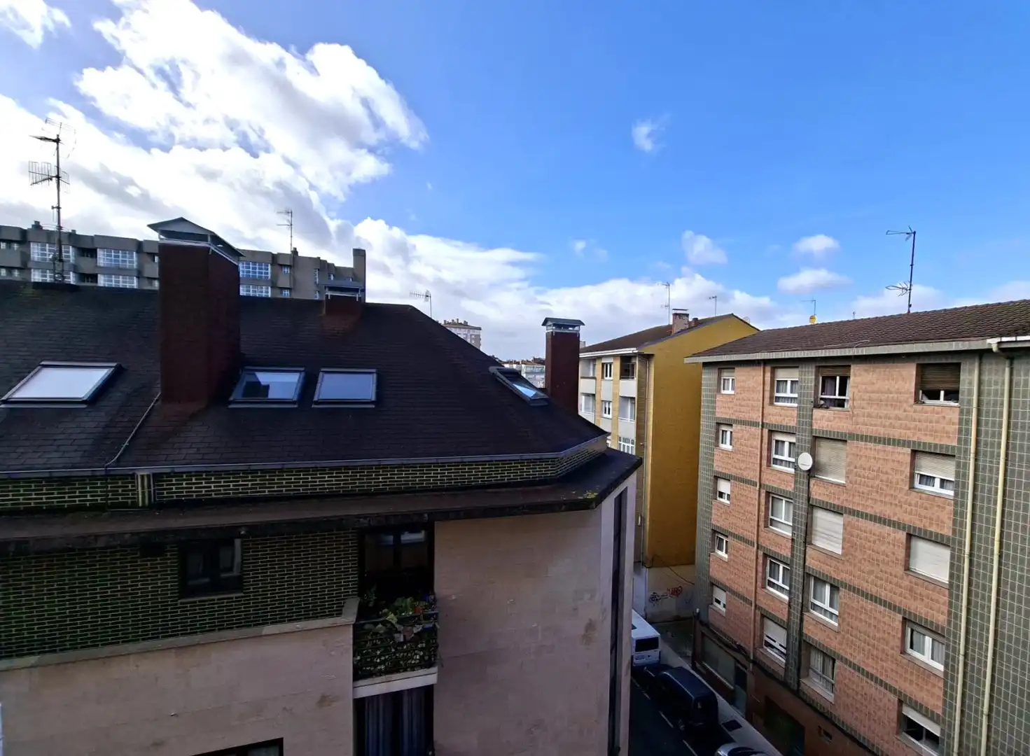 Vista exterior de Piso en venta en Gijón  con Calefacción