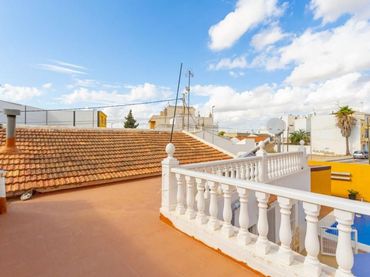 Terraced house with pool for sale in Los Montesinos