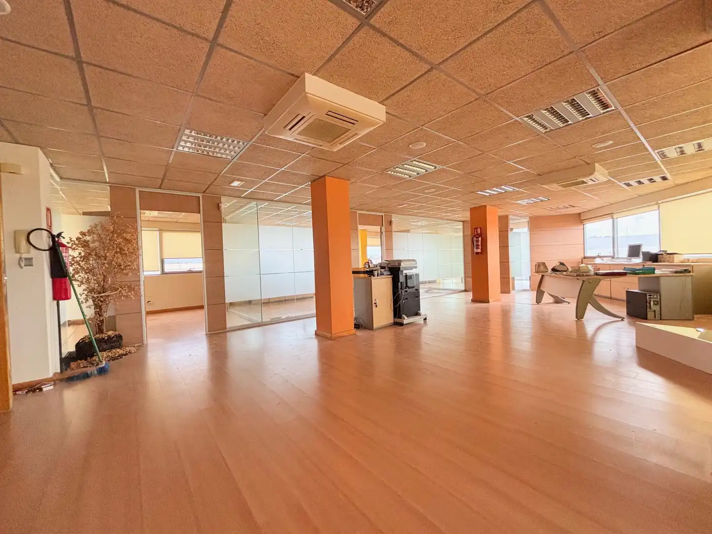Office for sale in Alicante / Alacant  with Air Conditioner and Furnished