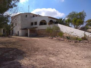 Xalet amb piscina en venda a Novelda