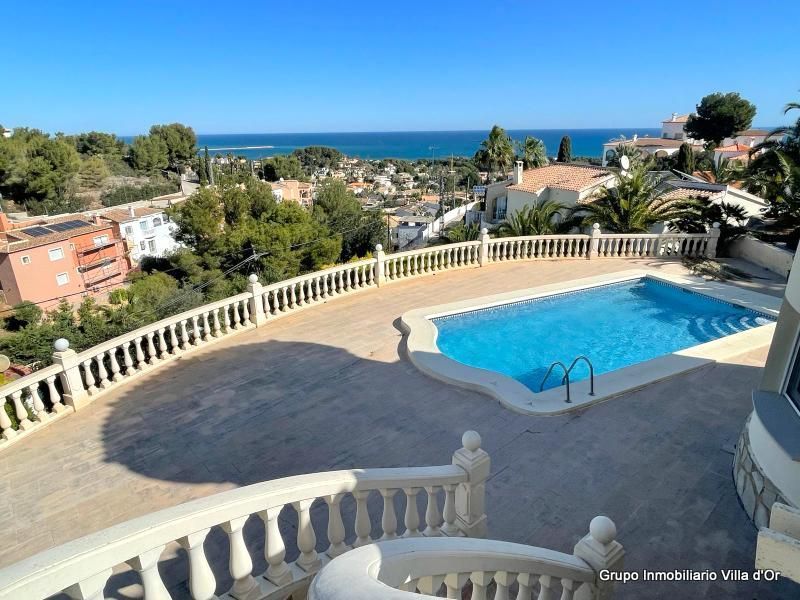 Vista exterior de Casa o xalet en venda en Dénia amb Aire condicionat, Calefacció i Jardí privat