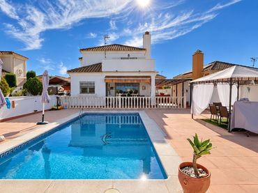 Xalet amb piscina en venda a Calle MIGUEL DE MOLINA